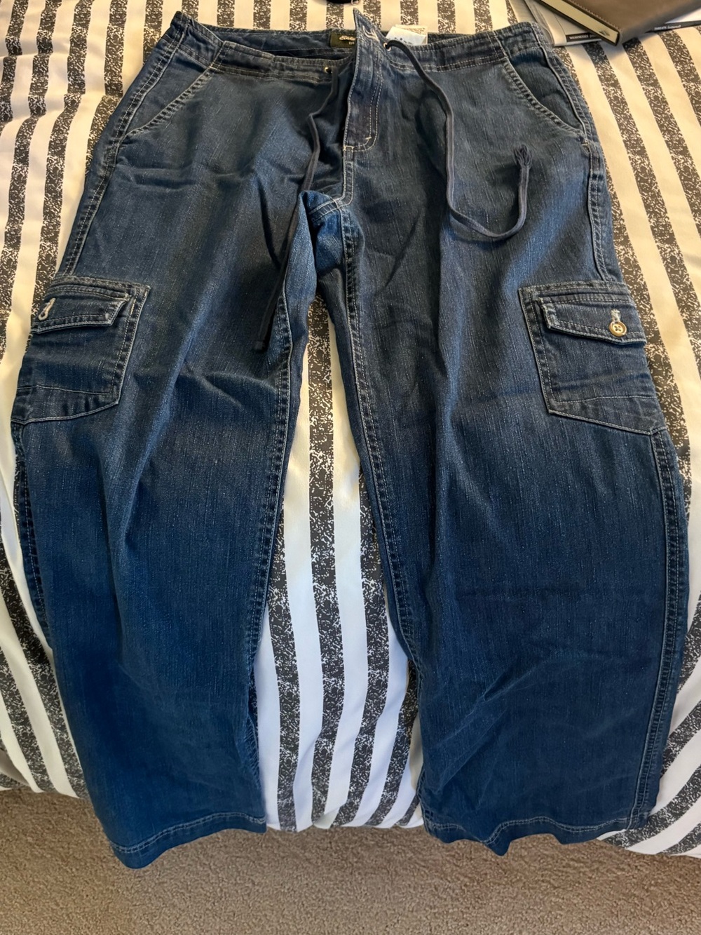 Eddie Bauer Jeans Women’s Blue Cargo Denim Pants Size 8